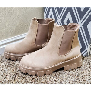 Mata Shoes Double Trouble Beige Suede Chunky Chelsea Boots – Women’s Size 9